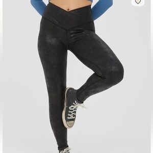 OFFLINE By Aerie Hugger Black High Waisted Crackle Crossover Legging